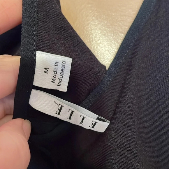 Elle Womens Medium 8 10 blouse top black sleeveless flowy light work casual - Picture 4 of 6